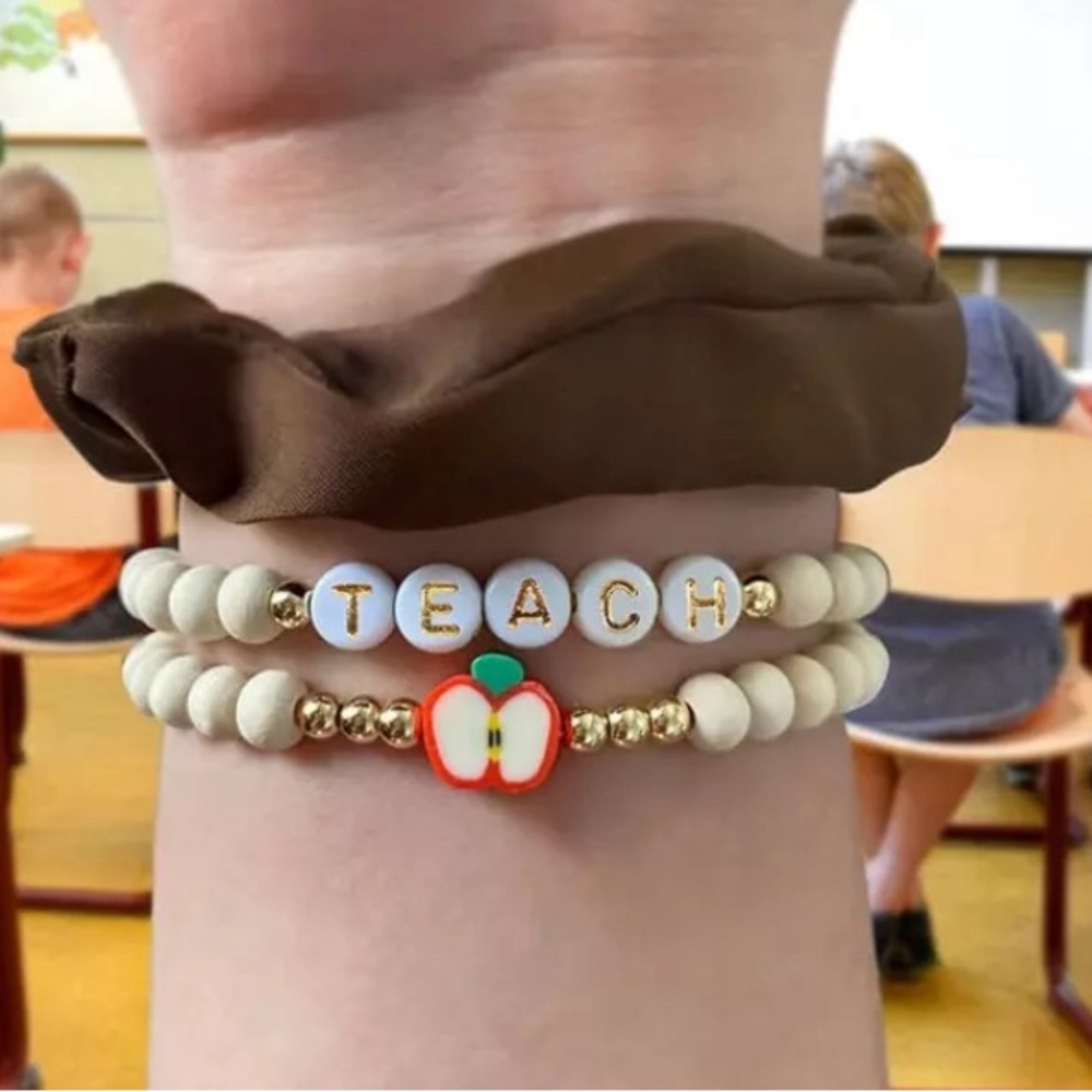🍎 NWT Teacher‎ Gift Beaded Bracelet